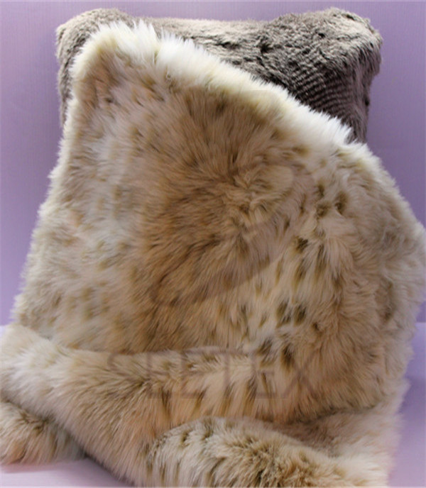 Snow leopard design cushion cover