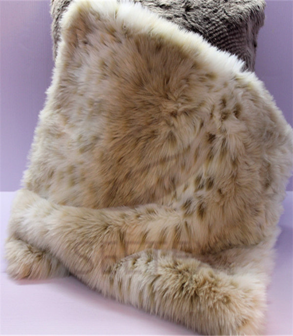 Snow leopard design cushion cover