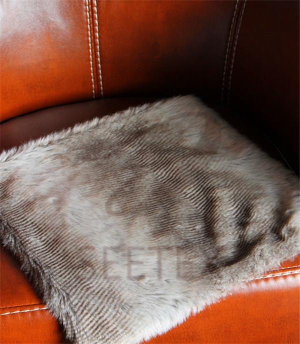 Zig-zag printing chinchilla design faux fur pillow