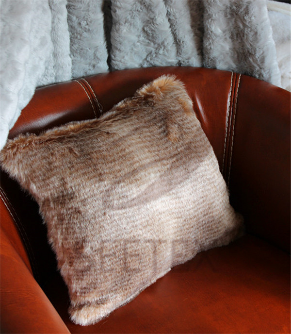 Slub printing faux fur pillow