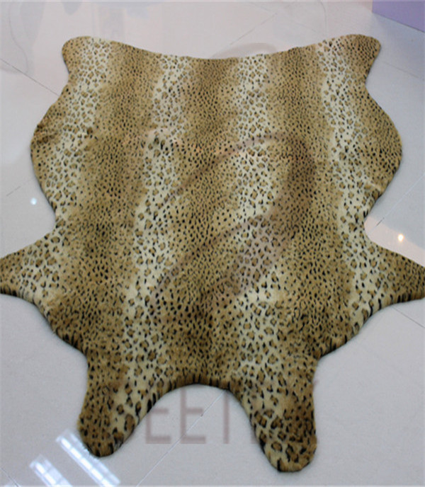 Textured leopard faux fur rug
